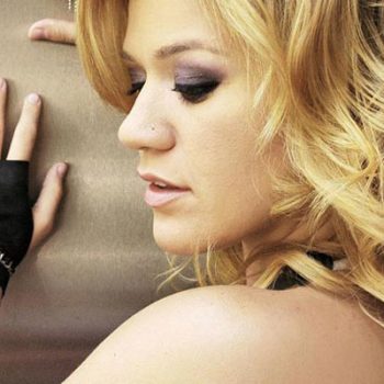 "Heartbeat Song" é o novo single de Kelly Clarkson