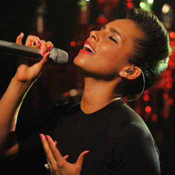 Alicia Keys lança clipe para "We Are Here", sua música nova
