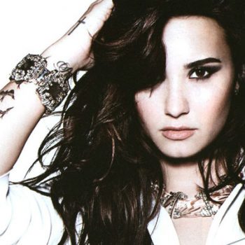 Demi Lovato divulga cenas de bastidores de sua turnê