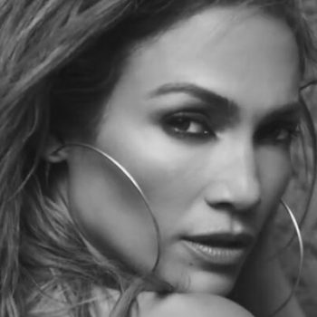 Ouça "Charades", música inédita de Jennifer Lopez