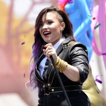 Demi Lovato divulga os bastidores de "Really Don't Care"