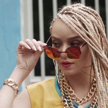 Lorena Simpson lança nova edição para turnê "To The Ground" Lorena Simpson lança nova edição para turnê "To The Ground"