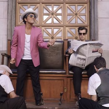 Hit de Mark Ronson e Bruno Mars segue no topo da Billboard