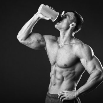 Para ganhar músculos é preciso tomar whey protein? Descubra!