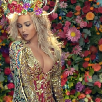 Clipe do Coldplay estreia com participação de Beyoncé