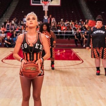 Katy Perry lança clipe super divertido para "Swish Swish"! Assista