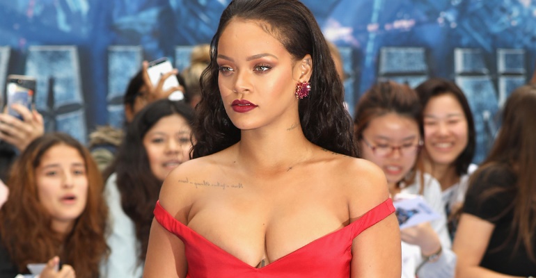 Rihanna rebate críticas sobre suas mudanças corporais