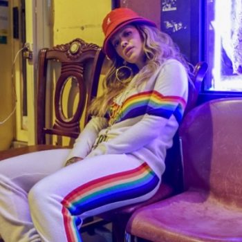 Rita Ora lança clipe para seu novo single, "Anywhere"