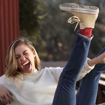 Miley Cyrus estrela nova campanha de Converse e nós separamos alguns looks com o tênis!