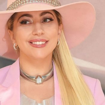 Lady Gaga lança clipe emocionante para "Joanne"! Assista