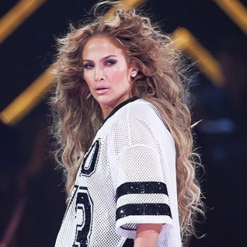 JLo apresentou uma música nova no show pré Super Bowl. Confira "Us"!