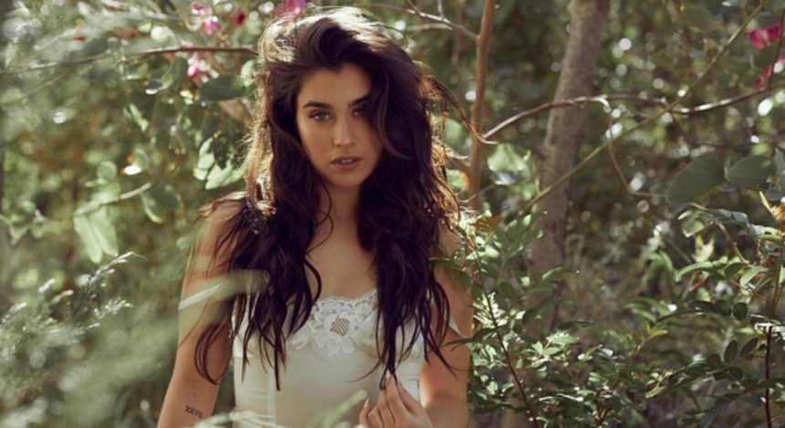 Lauren Jauregui, do Fifth Harmony, em ensaio e entrevista para Playboy!