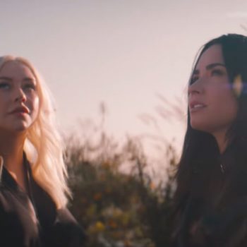 Assista ao clipe de "Fall In Line", novo single de Christina Aguilera e Demi Lovato