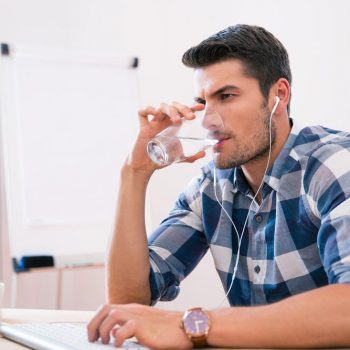 Se manter hidratado no verão é uma questão de saúde